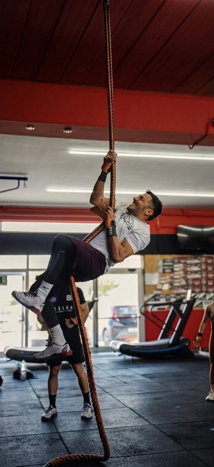 Salita alla corda nel box Athletics Giulianova